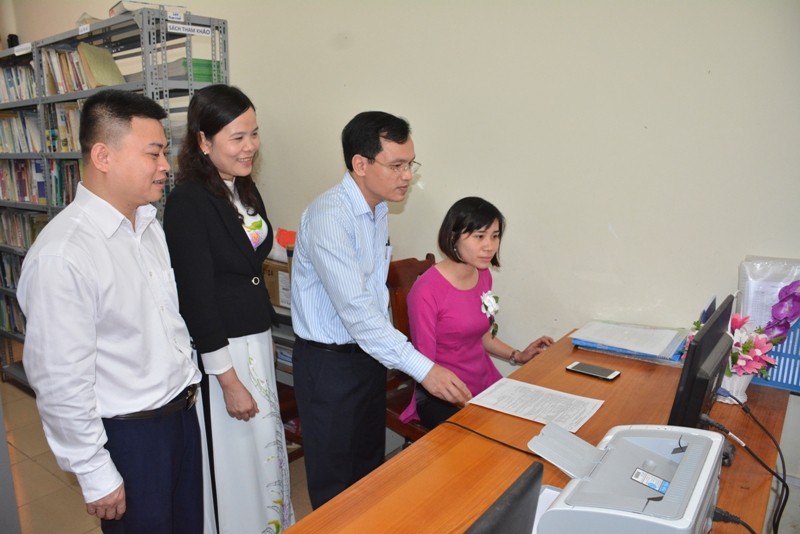 PGS.TS Mai Văn Trinh - trưởng đoàn công tác của Bộ GD&ĐT  kiểm tra công tác chuẩn bị thi THPT quốc gia, công tác đăng ký dự thi và ôn tập tại Bắc Giang.