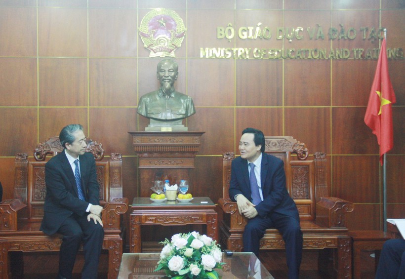 Bộ trưởng Bộ GD&ĐT Phùng Xuân Nhạ tiếp ngài Hùng Ba - Đại sứ Trung Quốc tại Việt Nam