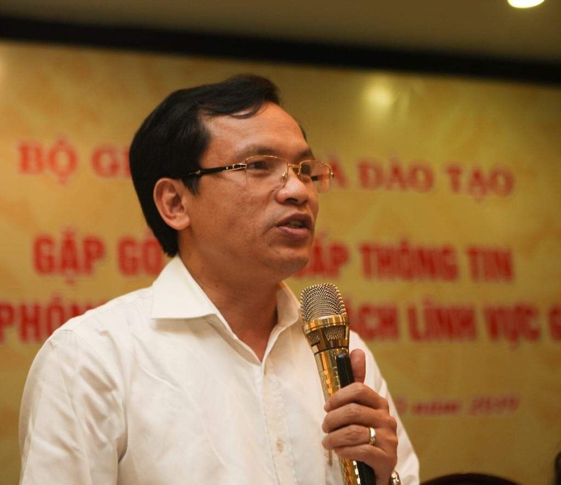Ông Mai Văn Trinh phát biểu tại buổi gặp gỡ, cung cấp thông tin cho các phóng viên phụ trách lĩnh vực giáo dục tại Ninh Bình.