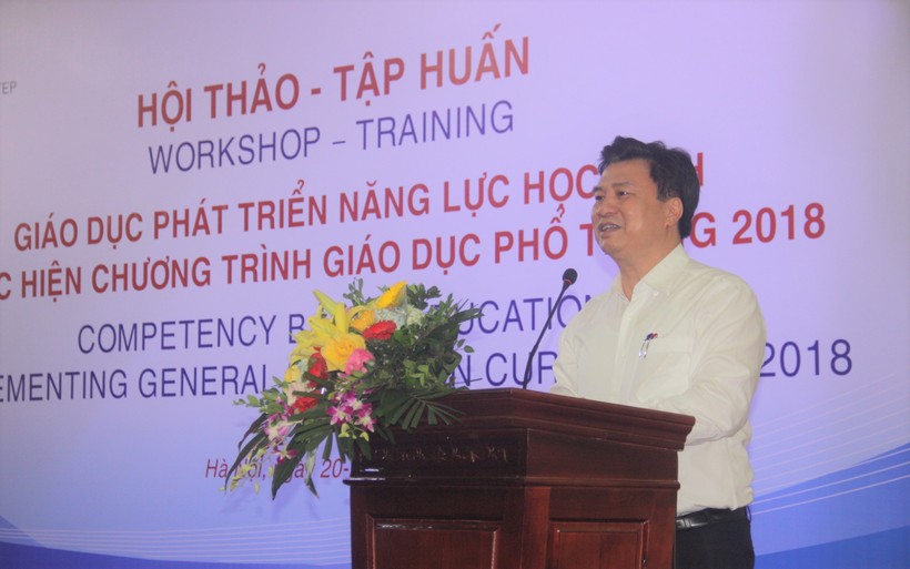 Thứ trưởng Bộ GD&ĐT Nguyễn Hữu Độ phát biểu tại hội thảo tập huấn