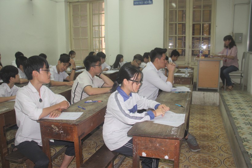 Thí sinh điểm thi THPT  Trần Phú trước giờ làm bài
