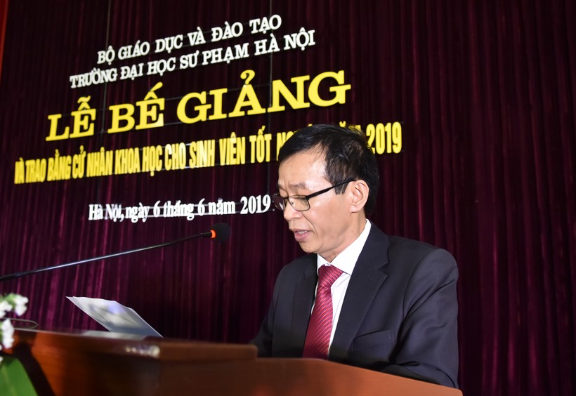 GS Nguyễn Văn Minh – Hiệu trưởng Trường ĐHSP Hà Nội phát biểu tại lễ bế giảng