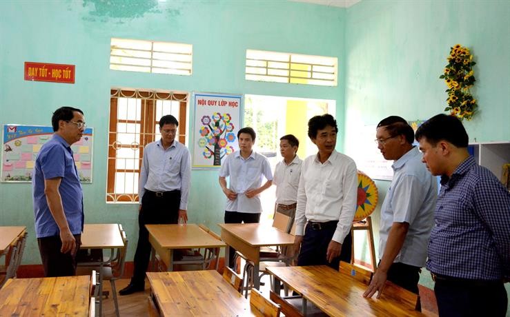 Thứ trưởng Bộ GD&ĐT Lê Hải An kiểm tra tại Trường Tiểu học Phúc Ninh, huyện Yên Sơn, tỉnh Tuyên Quang