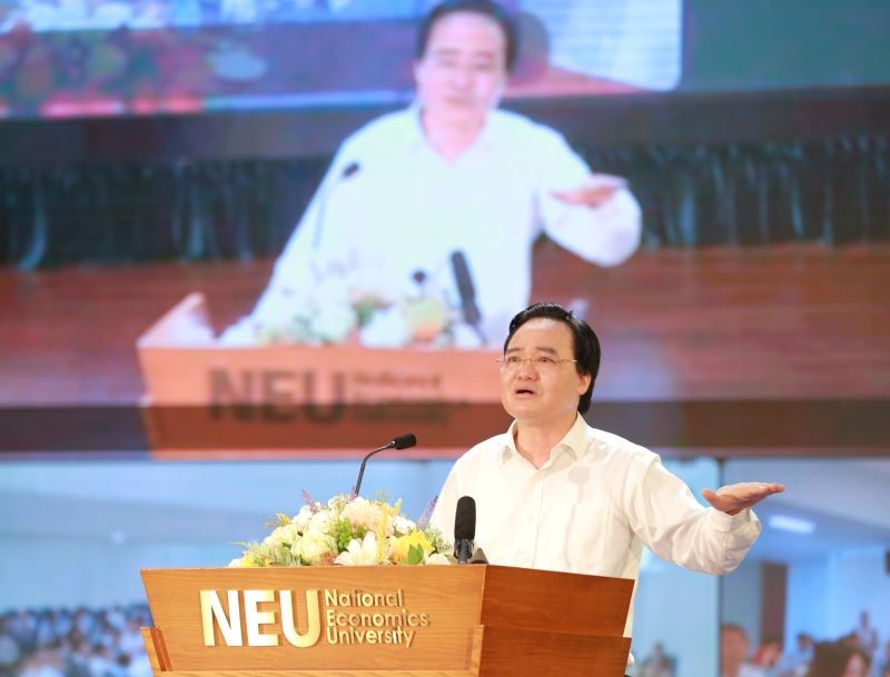 Bộ trưởng Bộ GD&ĐT Phùng Xuân Nhạ phát biểu tại hội nghị