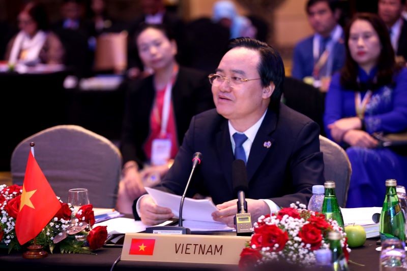 Hội nghị Bộ trưởng GD các nước Đông Nam Á lần thứ 50, Bộ trưởng Bộ GD&ĐT Phùng Xuân Nhạ: Công nghệ không thể thay thế vai trò của con người