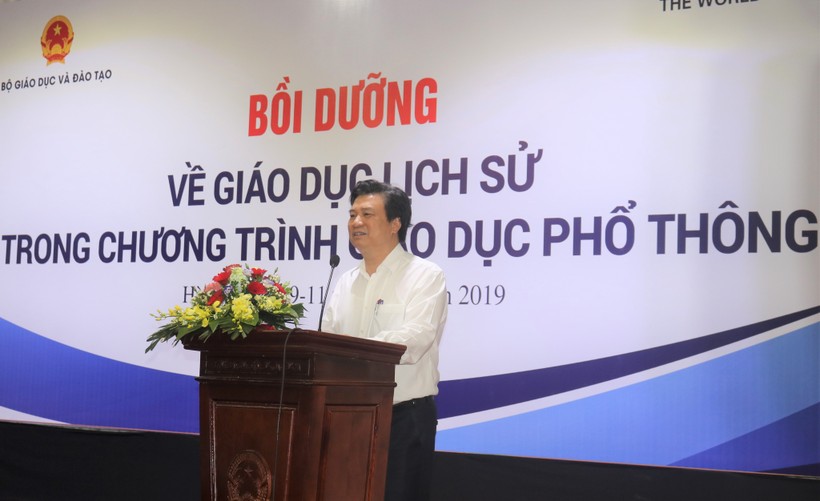Thứ trưởng Bộ GD&ĐT Nguyễn Hữu Độ phát biểu khai mạc đợt tập huấn.