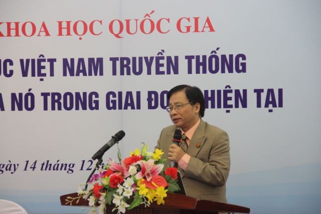 GS.TSKH Trần Ngọc Thêm phát biểu tại hội thảo.