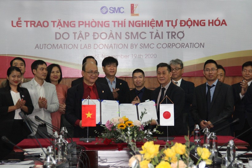 Trường ĐH Bách khoa Hà Nội và Công ty TNHH SMC Corporation Việt Nam ký kết hợp tác.
