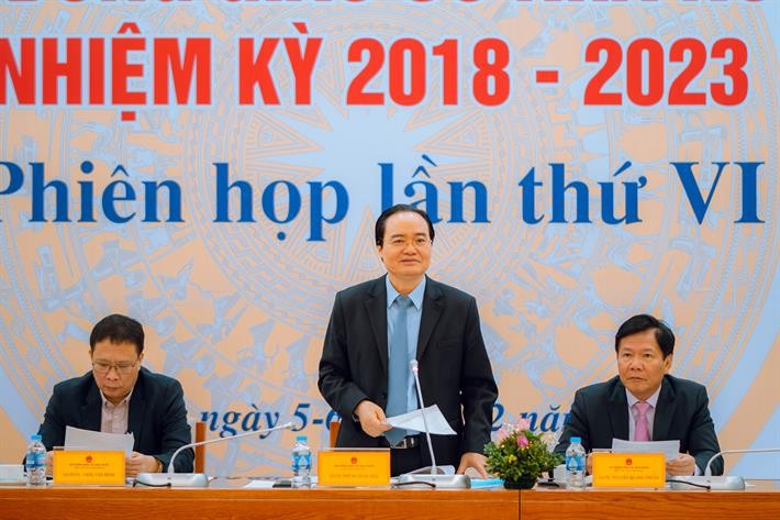Bộ trưởng Bộ GD&ĐT Phùng Xuân Nhạ, Chủ tịch Hội đồng GSNN nhiệm kỳ 2018-2023 Phùng Xuân Nhạ chủ trì phiên họp.
