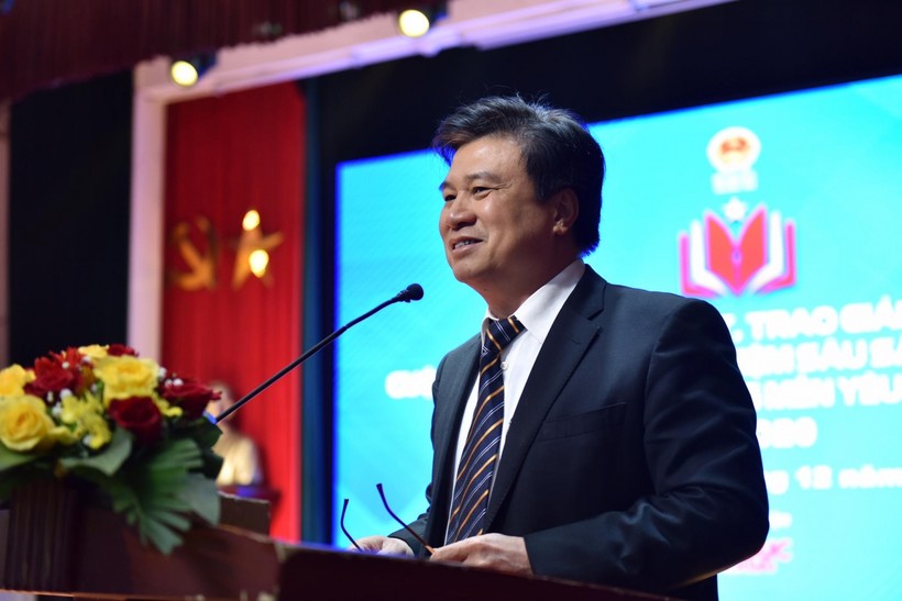 Thứ trưởng Bộ GD&ĐT Nguyễn Hữu Độ phát biểu tại lễ tổng kết/trao giải. 