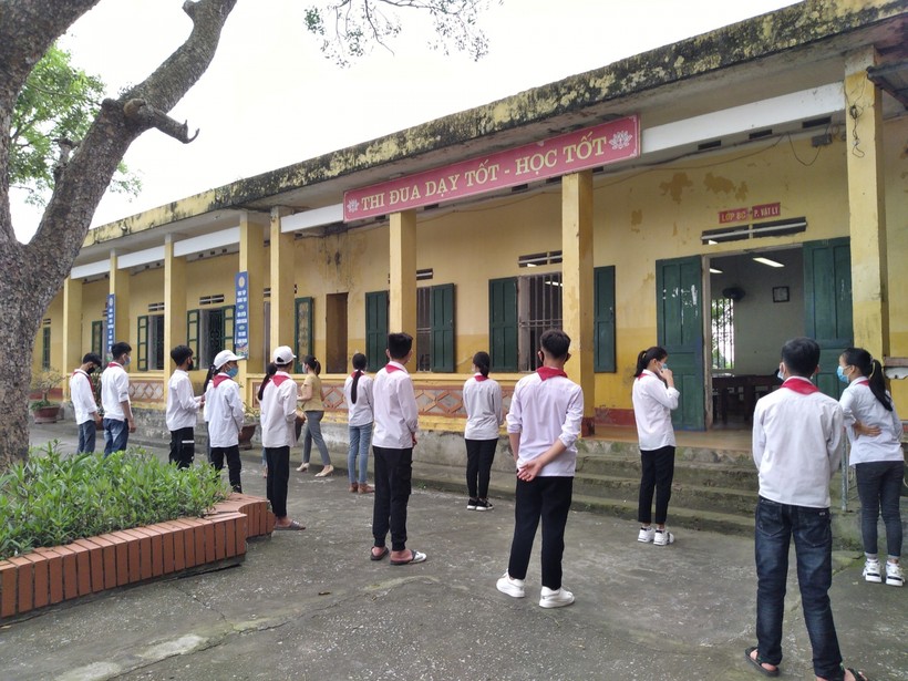 Trường THCS Thụy Liên, Thái Thụy, Thái Bình thực hiện giãn cách khi học sinh trở lại trường.