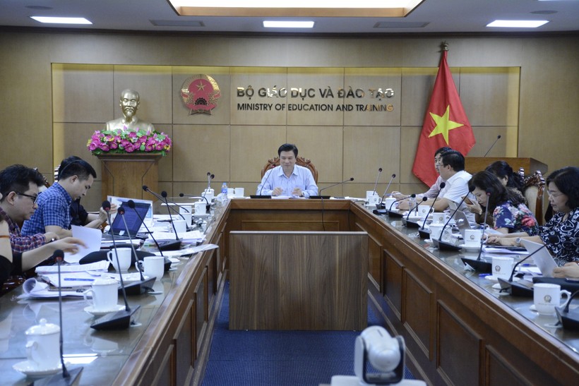 Thứ trưởng Nguyễn Hữu Độ phát biểu tại cuộc họp.