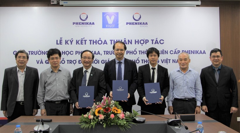 Đại diện Quỹ hỗ trợ đổi mới giáo dục phổ thông Việt Nam và Trường ĐH Phenikaa, Trường phổ thông liên cấp Phenikaa ký thỏa thuận hợp tác.