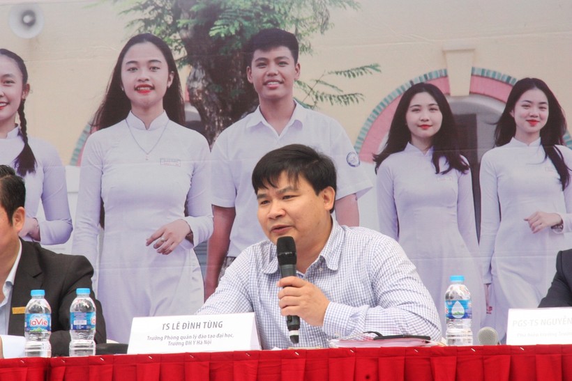 TS Lê Đình Tùng, Trưởng phòng quản lý đào tạo đại học Trường đại học Y Hà Nội, chia sẻ tại Ngày hội tư vấn tuyển sinh – hướng nghiệp năm 2021.