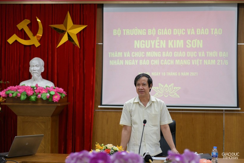 Bộ trưởng Bộ GD&ĐT Nguyễn Kim Sơn phát biểu khi đến thăm và chúc mừng báo Giáo dục và Thời đại nhân kỷ niệm 96 năm Ngày Báo chí cách mạng Việt Nam.