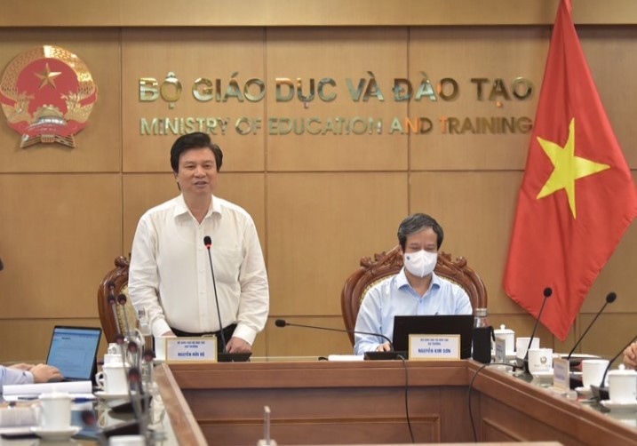 Bộ trưởng Bộ GD&ĐT Nguyễn Kim Sơn, Thứ trưởng Bộ GD&ĐT Nguyễn Hữu Độ chủ trì hội nghị.