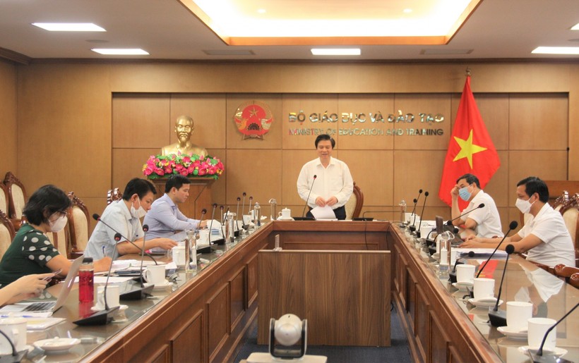 Thứ trưởng Bộ GD&ĐT Nguyễn Hữu Độ phát biểu khai mạc Hội nghị.