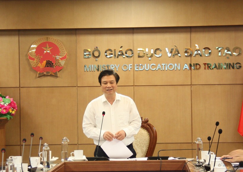 Thứ trưởng Bộ GD&ĐT Nguyễn Hữu Độ phát biểu tại Hội nghị tổng kết năm học 2020-2021, triển khai nhiệm vụ năm học 2021-2022 với giáo dục thường xuyên.