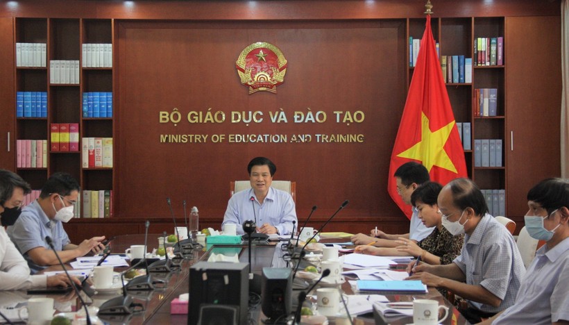 Thứ trưởng Bộ GD&ĐT Nguyễn Hữu Độ chủ trì cuộc họp tổng kết Đoàn đánh giá định kỳ của Ngân hàng phát triển Châu Á (ADB) đối với Chương trình Phát triển giáo dục trung học giai đoạn 2.