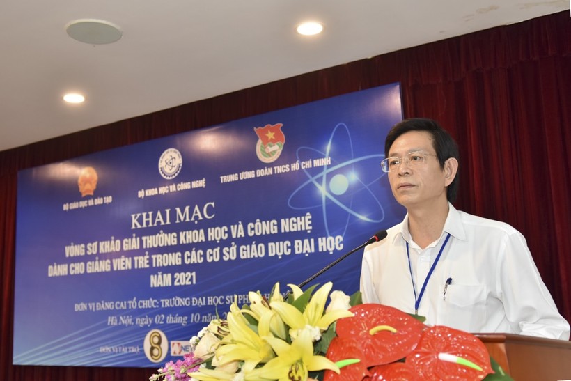 GS.TS Tạ Ngọc Đôn, Vụ trưởng Vụ Khoa học, Công nghệ và Môi trường, Bộ GD&ĐT phát biểu tại khai mạc vòng sơ khảo.