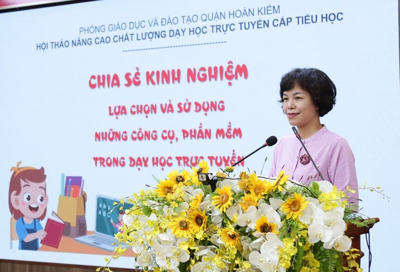 Cô Phùng Thị Thu Hòa, giáo viên Trường tiểu học Thăng Long (Hoàn Kiếm, Hà Nội) chia sẻ kinh nghiệm lựa chọn, sử dụng công cụ, phần mềm dạy học trực tuyến.