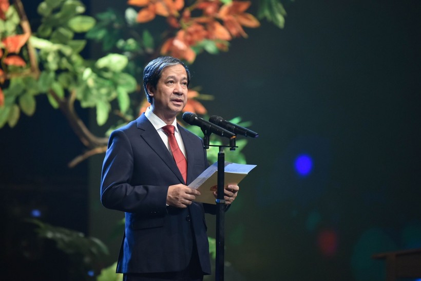 Bộ trưởng Bộ Giáo dục và Đào tạo Nguyễn Kim Sơn phát biểu tại Chương trình "Thay lời tri ân".