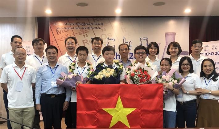 Niềm vui của đội tuyển quốc gia Việt Nam dự thi  Olympic Hóa học Quốc tế năm 2020.