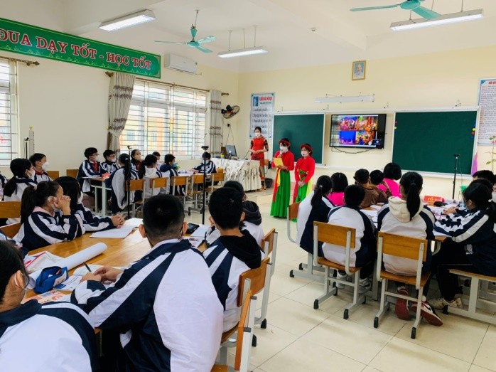 Học sinh Bắc Giang trong giờ học về nội dung giáo dục địa phương.