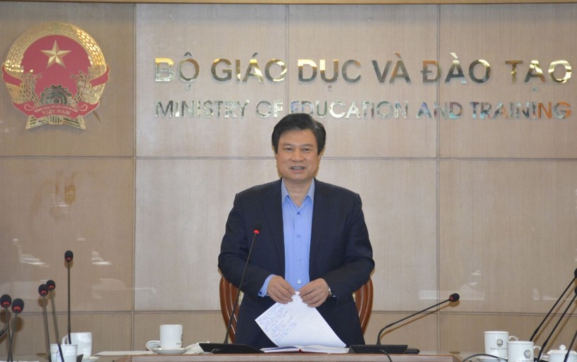 Thứ trưởng Nguyễn Hữu Độ phát biểu tại Hội nghị trực tuyến đánh giá kết quả thực hiện nhiệm vụ học kỳ I năm học 2021-2022 đối với giáo dục phổ thông. 