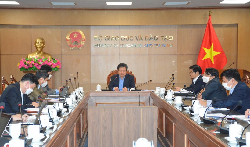 Thứ trưởng Nguyễn Hữu Độ chủ trì Hội nghị trực tuyến đánh giá kết quả thực hiện nhiệm vụ học kỳ I năm học 2021-2022 đối với giáo dục phổ thông.