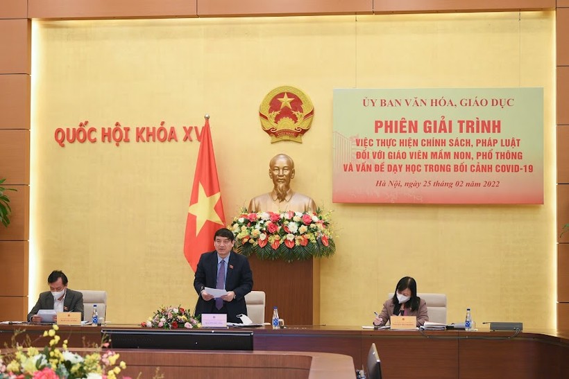 Chủ nhiệm Ủy ban Văn hóa, Giáo dục của Quốc hội Nguyễn Đắc Vinh phát biểu tại phiên giải trình.