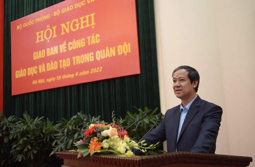 Bộ trưởng Bộ Giáo dục và Đào tạo Nguyễn Kim Sơn phát biểu tại hội nghị.