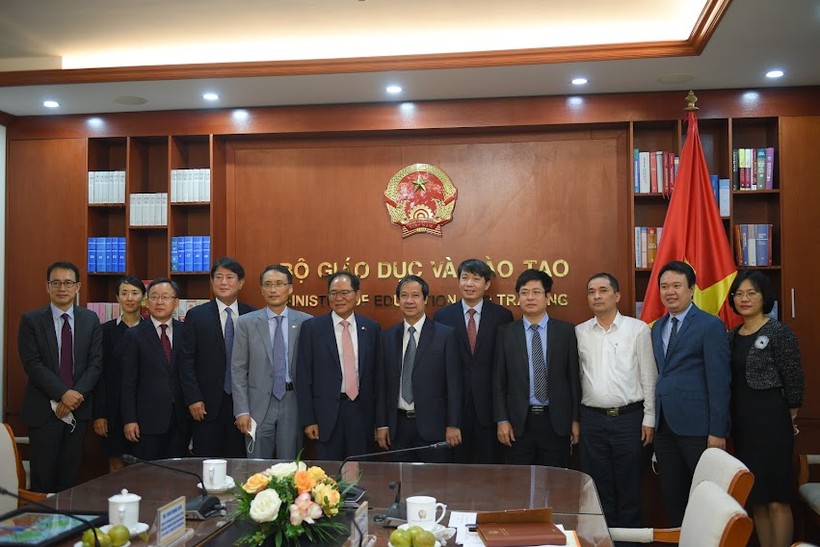Bộ trưởng Bộ Giáo dục và Đào tạo Nguyễn Kim Sơn đã có buổi tiếp, làm việc với ngài Park Noh-wan, Đại sứ Hàn Quốc tại Việt Nam.