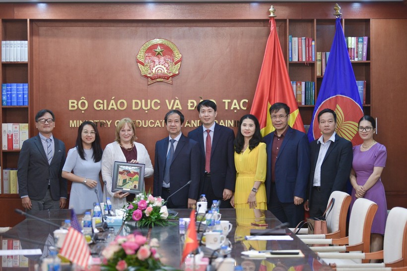 Bộ trưởng Nguyễn Kim Sơn tiếp bà Ann Marie Yastishock - Giám đốc quốc gia Cơ quan Phát triển quốc tế Hoa Kỳ (USAID) tại Việt Nam.