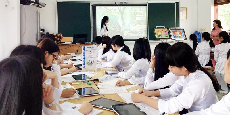 Giờ học lịch sử của học sinh Trường THPT Uông Bí (Quảng Ninh) được thực hiện theo mô hình thuyết trình, giúp học sinh phát huy sáng tạo. (Ảnh do nhà trường cung cấp)