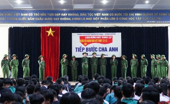Sinh hoạt dưới cờ theo chủ đề luôn thu hút sự quan tâm của học sinh Trường THCS & THPT Nguyễn Tất Thành.