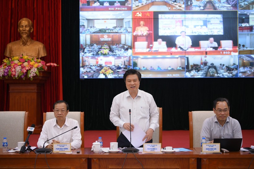 Thứ trưởng Nguyễn Hữu Độ phát biểu tại Hội nghị.