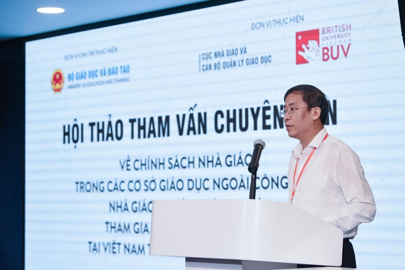 TS Vũ Minh Đức, Cục trưởng Cục Nhà giáo và Cán bộ quản lý giáo dục phát biểu tại hội thảo.
