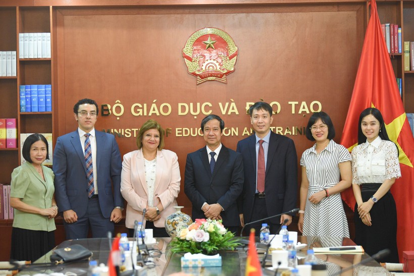 Bộ trưởng Nguyễn Kim Sơn và Đại sứ Ai Cập tại Việt Nam.