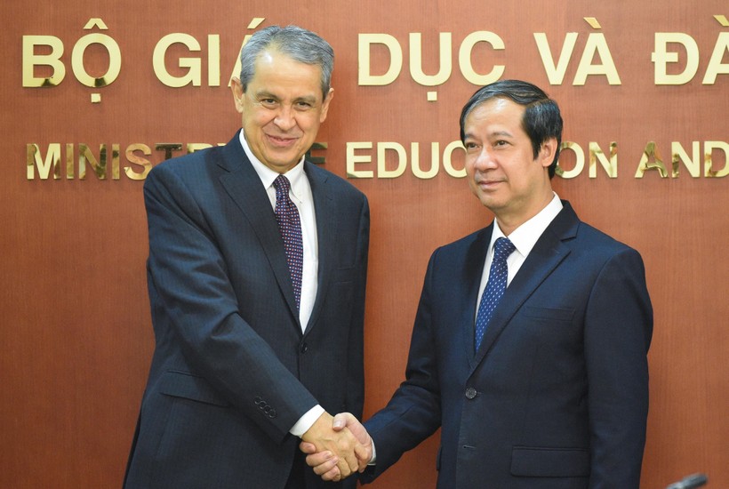 Bộ trưởng Nguyễn Kim Sơn và ngài Alejandro Negrín.