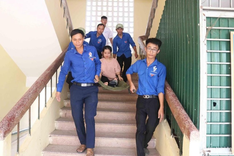 Thí sinh ở Nghệ An được hỗ trợ khi dự thi tốt nghiệp THPT năm 2022. Ảnh: Huy Thư/BNA