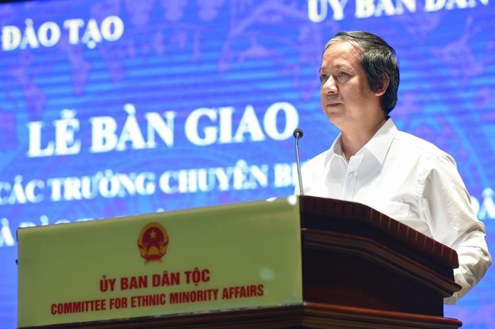 Bộ trưởng Bộ GD&ĐT Nguyễn Kim Sơn phát biểu tại buổi lễ bàn giao 5 trường trực thuộc Bộ GD&ĐT về Ủy ban Dân tộc.