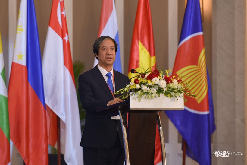 Bộ trưởng Bộ GD&ĐT Nguyễn Kim Sơn phát biểu khai mạc hội nghị.