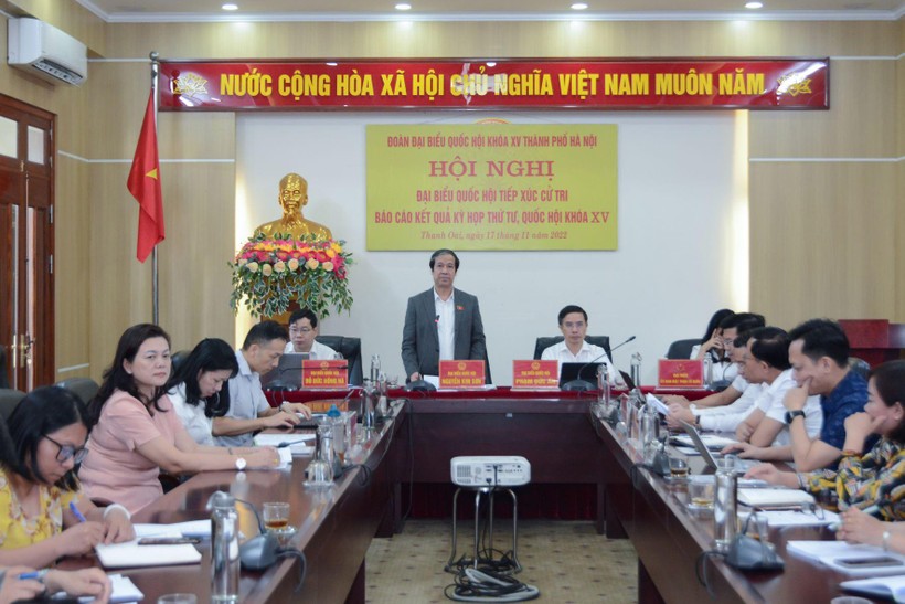 Các đại biểu Quốc hội: Nguyễn Kim Sơn, Phạm Đức Ấn, Đỗ Đức Hồng Hà chủ trì tại điểm cầu huyện Thanh Oai.