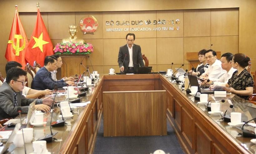 Thứ trưởng Bộ GD&ĐT Hoàng Minh Sơn chủ trì họp giao ban quý IV về công tác tuyển sinh, đào tạo khối đại học và cao đẳng sư phạm.