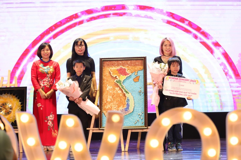 Tác phẩm “Tự hào Việt Nam” được đấu giá thành công, đóng góp 100 triệu vào quỹ từ thiện "Ngôi trường ước mơ".