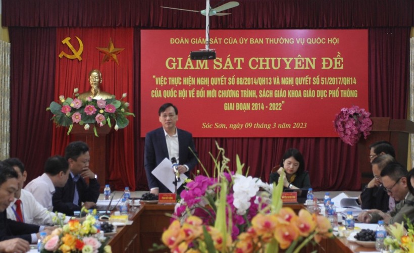 Đoàn giám sát của Ủy ban Thường vụ Quốc hội làm việc tại huyện Sóc Sơn, Hà Nội.