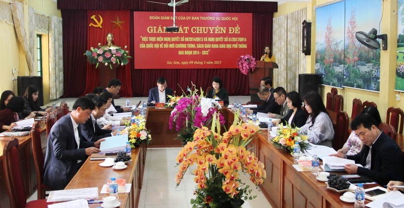 Đoàn công tác của Ủy ban Thường vụ Quốc hội thực hiện giám sát chuyên đề tại Trường Tiểu học Phù Linh (huyện Sóc Sơn, Hà Nội).