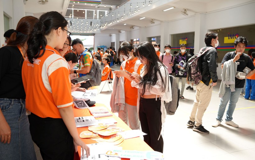 Job Fair 2023 thu hút sự tham gia của đông đảo sinh viên.