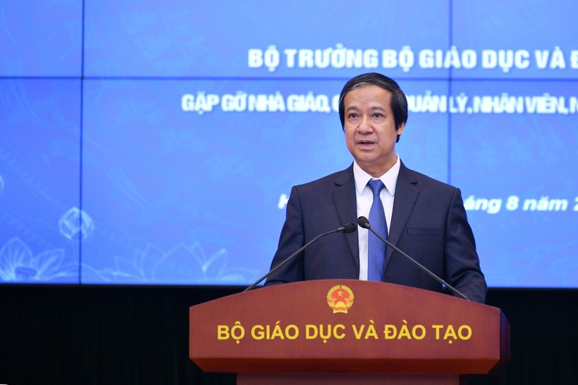 Bộ trưởng Bộ GD&ĐT Nguyễn Kim Sơn phát biểu kết luận tại buổi gặp gỡ giáo viên, cán bộ quản lý, nhân viên bậc mầm non, phổ thông, giáo dục thường xuyên sáng 15/8.
